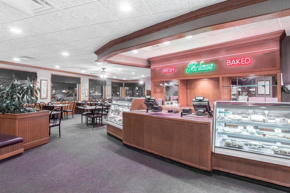 Ramada By Wyndham & Conference Center Kelowna
