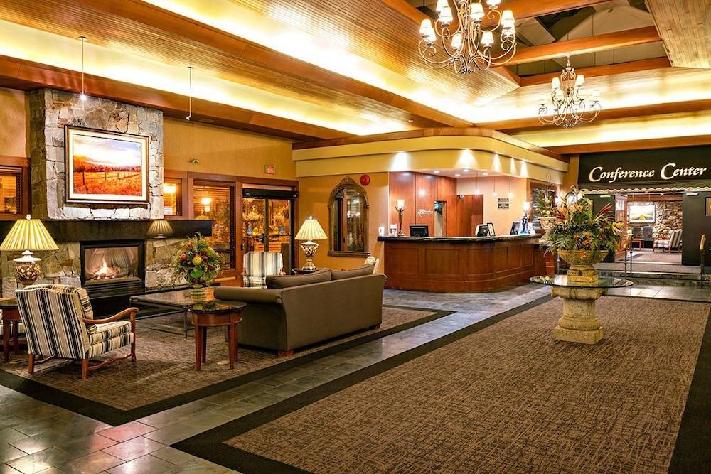 Hotel Ramada By Wyndham & Conference Center 3*