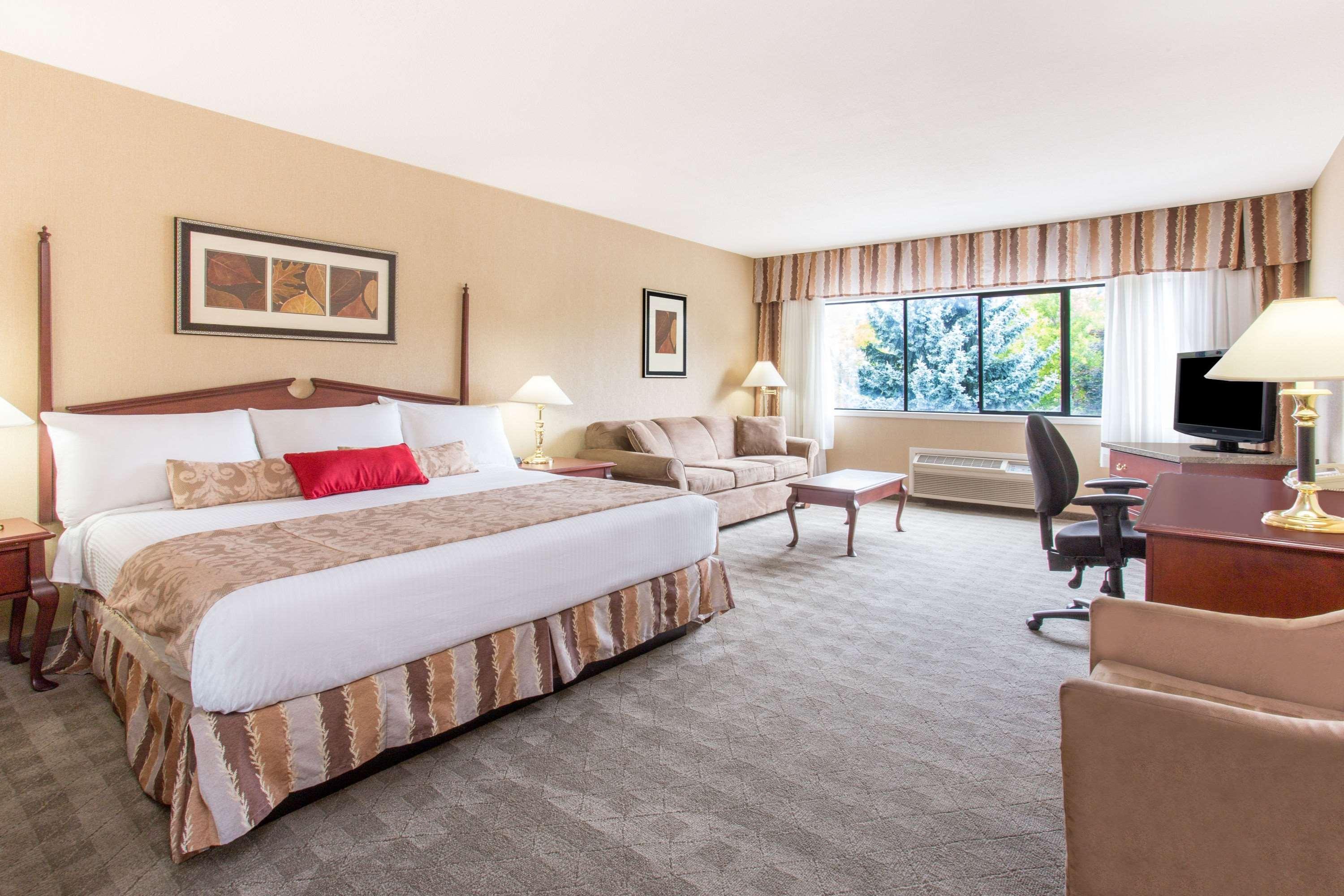 Ramada By Wyndham & Conference Center Kelowna