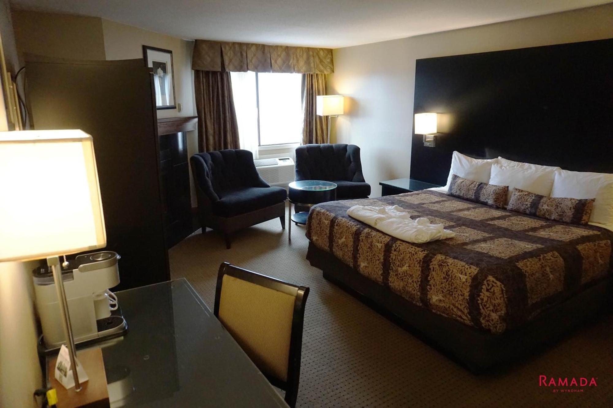 Hotel Ramada By Wyndham & Conference Center 3*