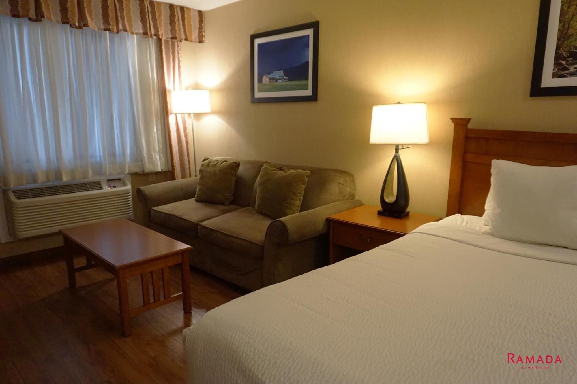 Ramada By Wyndham & Conference Center Hotel 3*