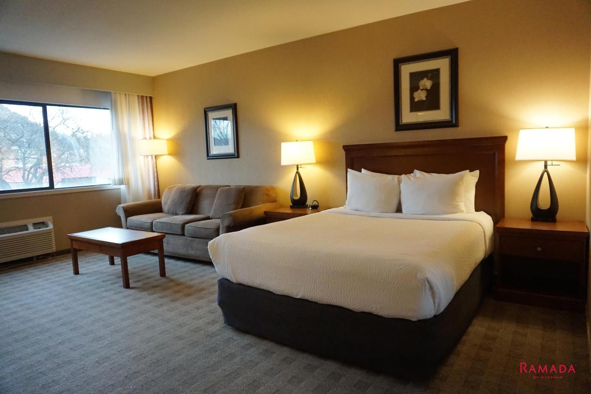 Ramada By Wyndham & Conference Center Kelowna