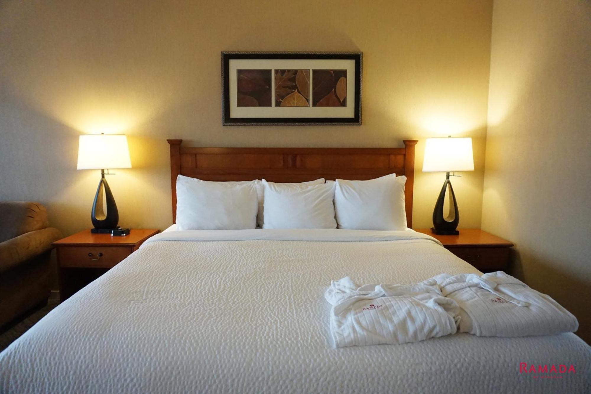 Hotel Ramada By Wyndham & Conference Center 3*