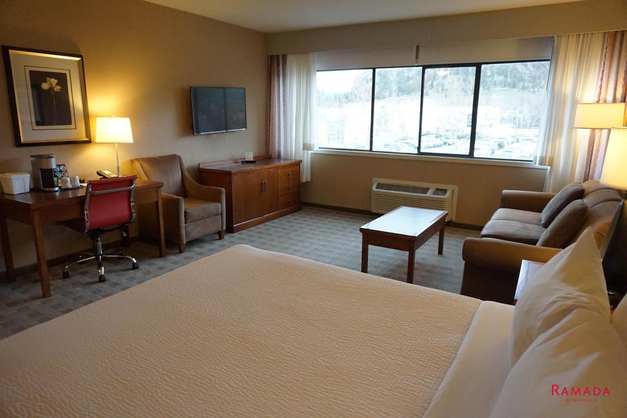 Ramada By Wyndham & Conference Center 3*