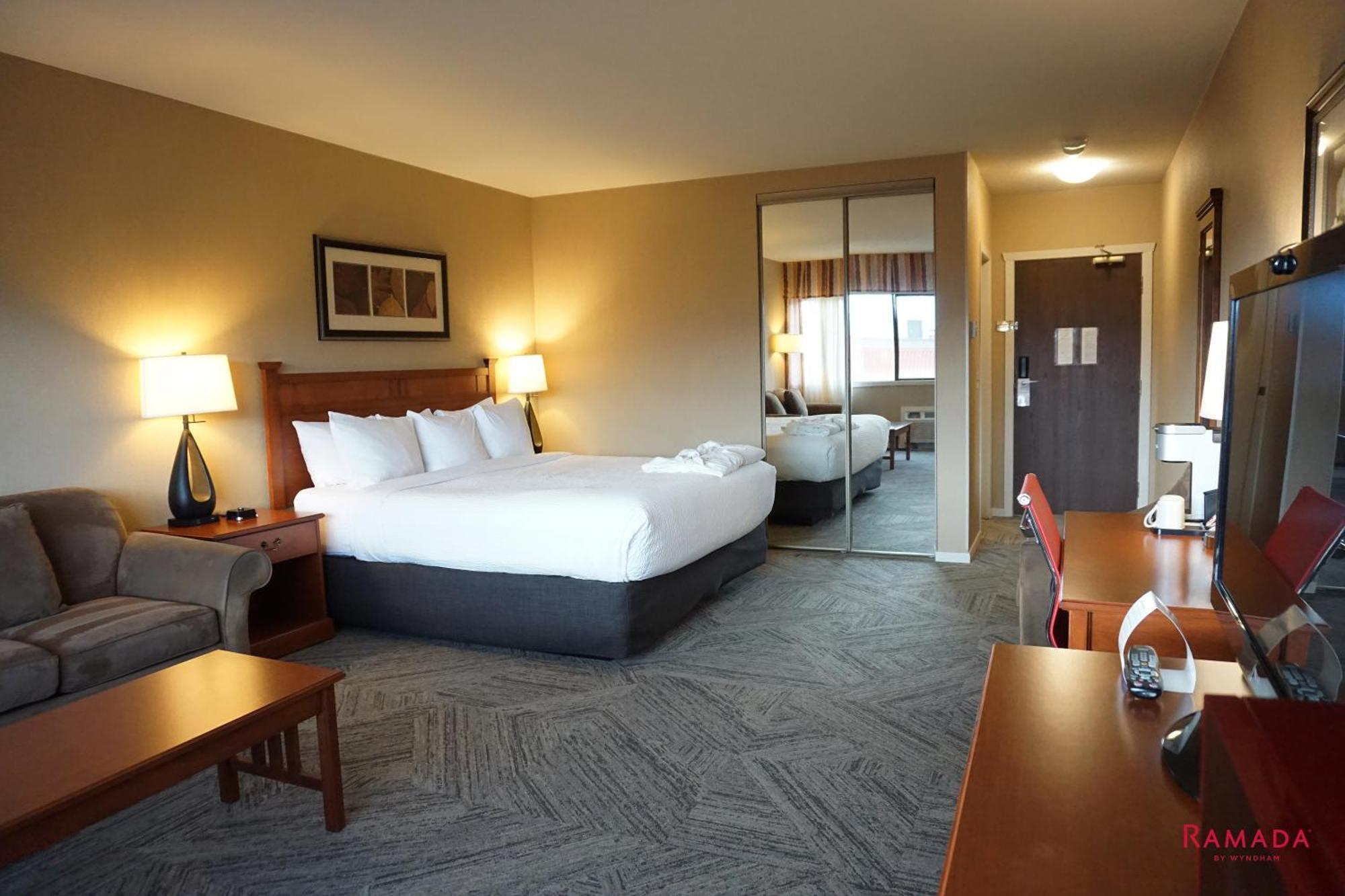 Hotel Ramada By Wyndham & Conference Center Kelowna