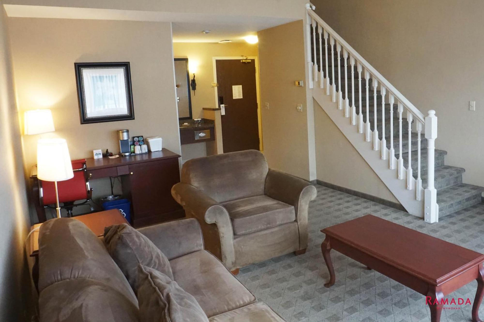 Ramada By Wyndham & Conference Center Hotel Kelowna