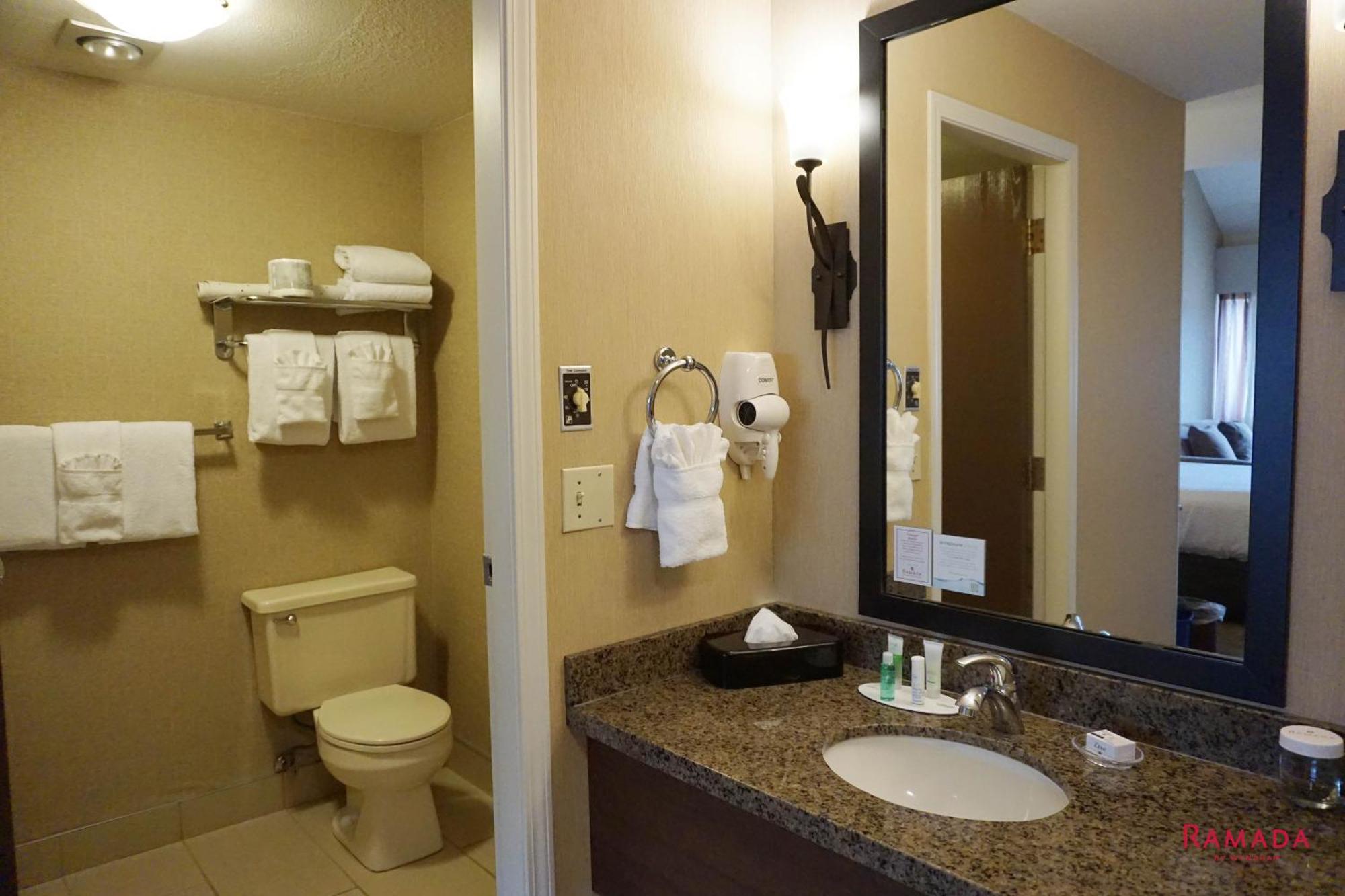 Hotel Ramada By Wyndham & Conference Center 3*