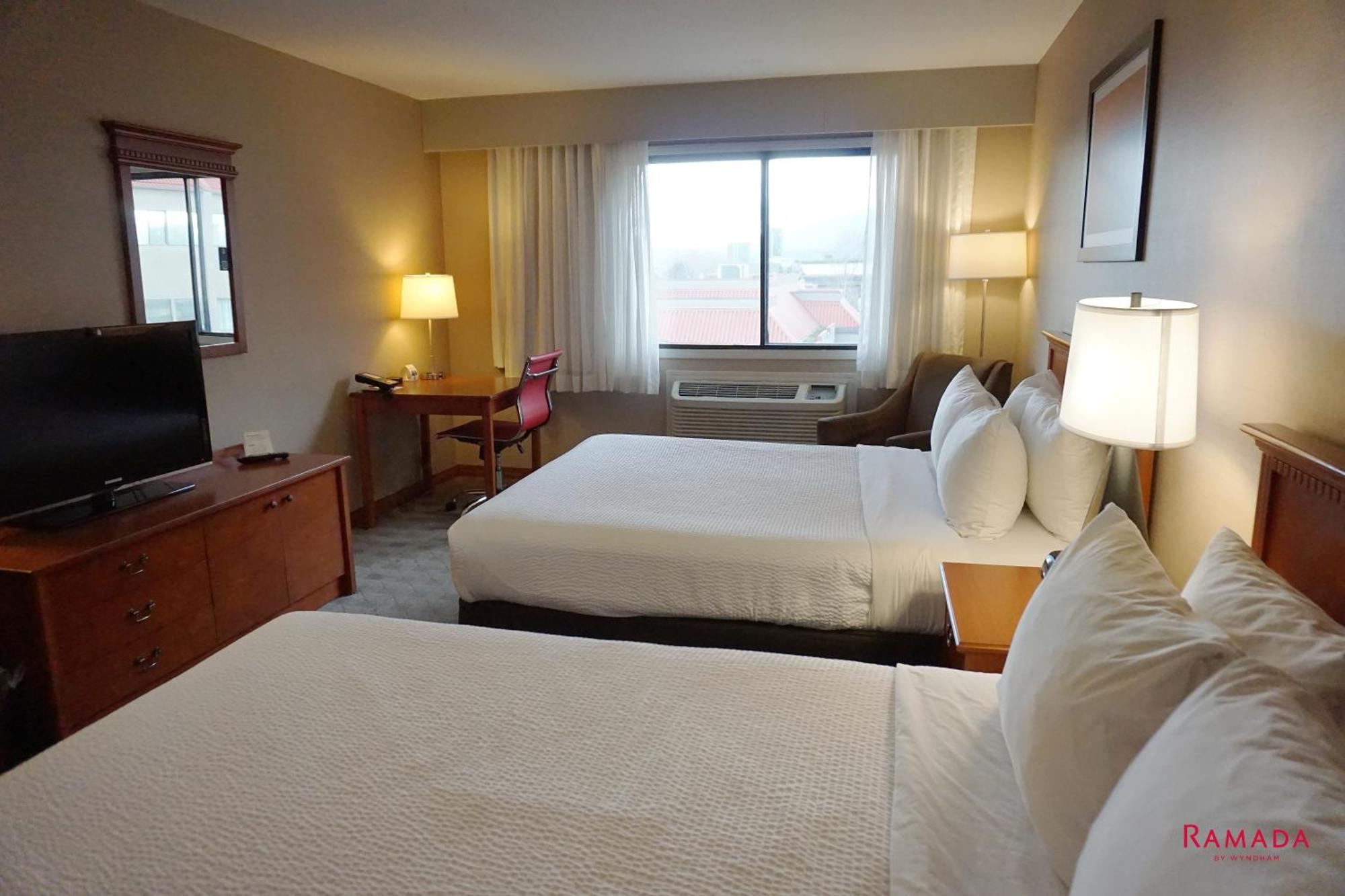 Ramada By Wyndham & Conference Center 3*