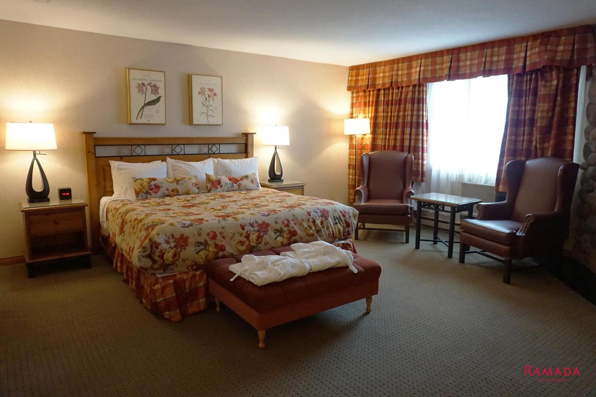 Hotel Ramada By Wyndham & Conference Center 3*